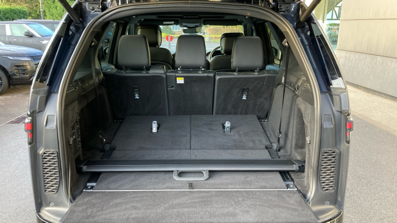 Land Rover Discovery 3.0 D300 Dynamic SE 5dr Auto Diesel Station Wagon